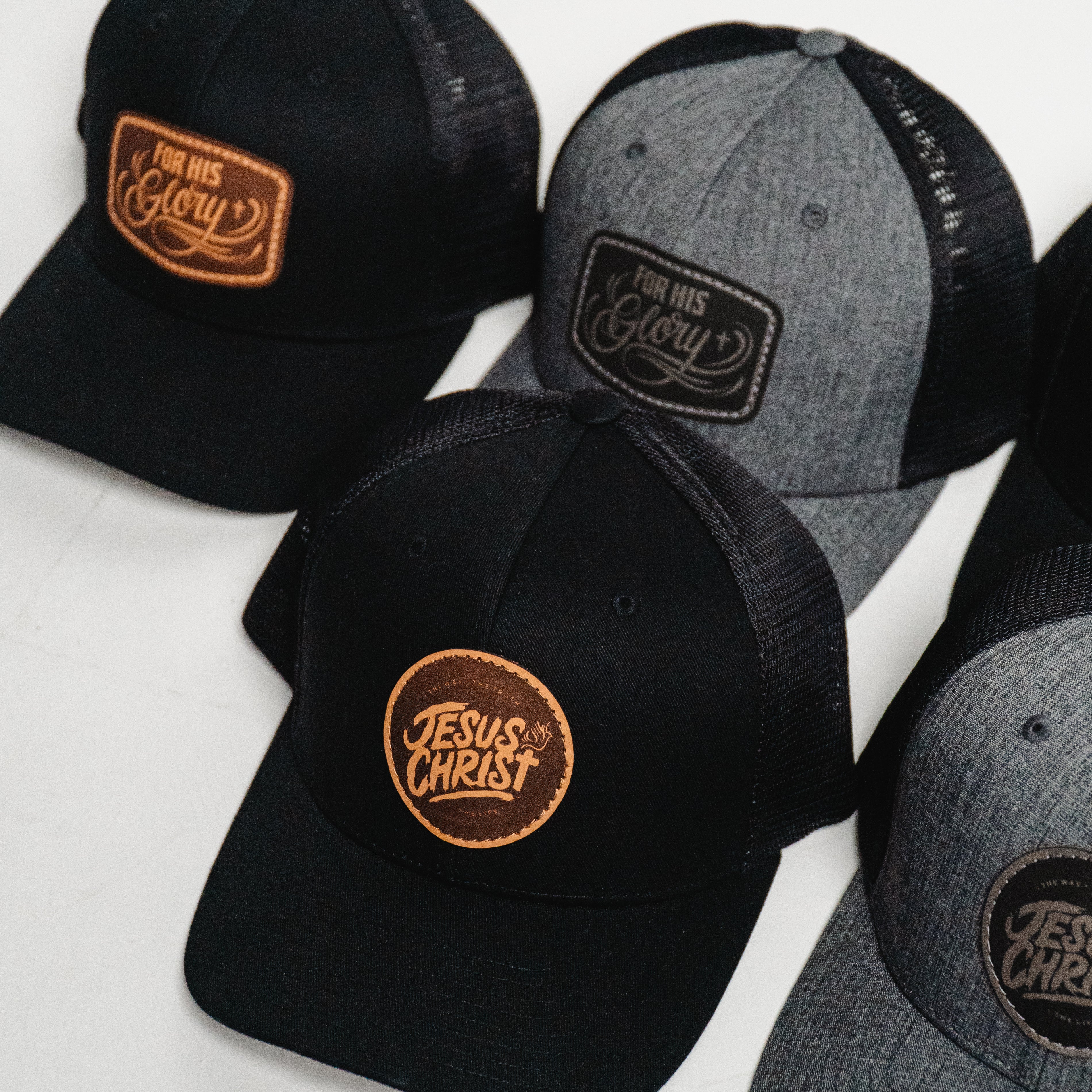 LEATHER PATCH MESH SNAPBACKS